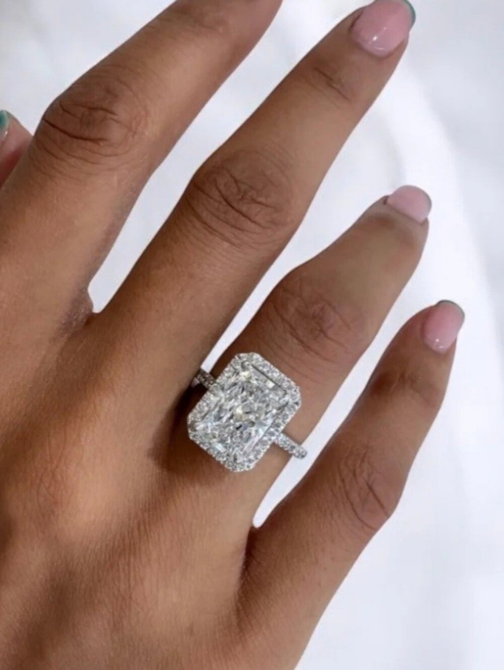 New 3.5ct Outstanding IGI Certified Lab Grown Diamond Engagement Ring